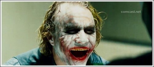 求蝙蝠侠里小丑疯狂大笑的图片_360问答