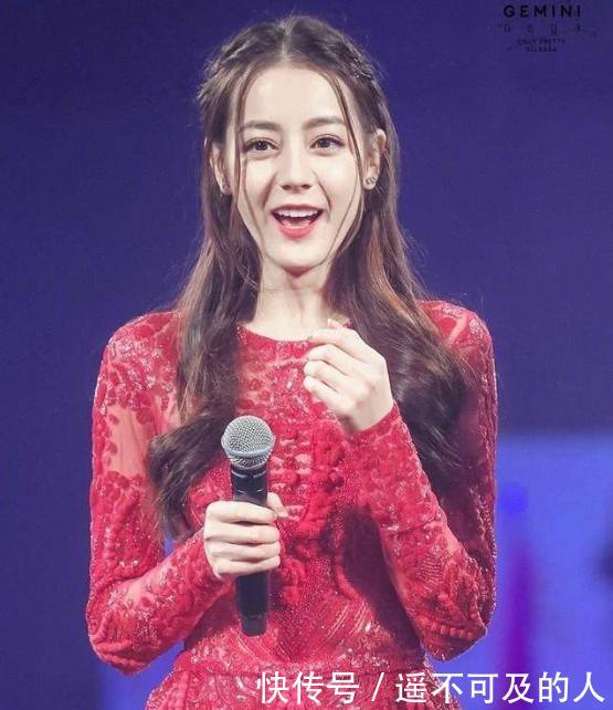 迪丽热巴的蝴蝶臀火了,网友受不住小心脏!