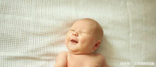 一月睡、二月哭 娃的发育规律你知道吗