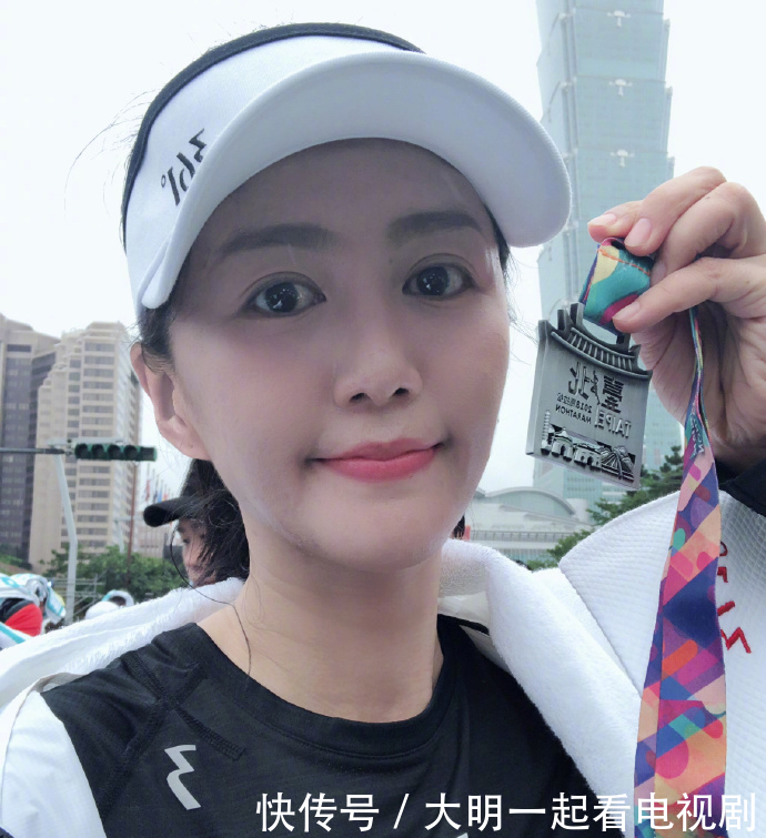 谭维维结婚了网友发谭维维试婚纱图片,新郎是