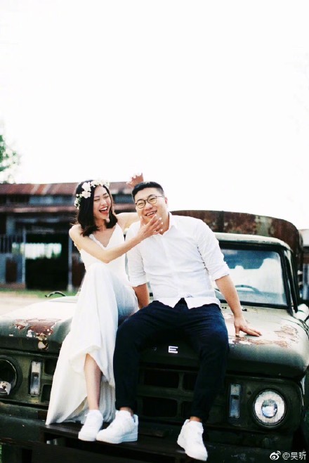 吴昕弟弟婚纱照曝光，被指撞脸杜海涛！难道这才是吴昕拒绝他的真正原因？