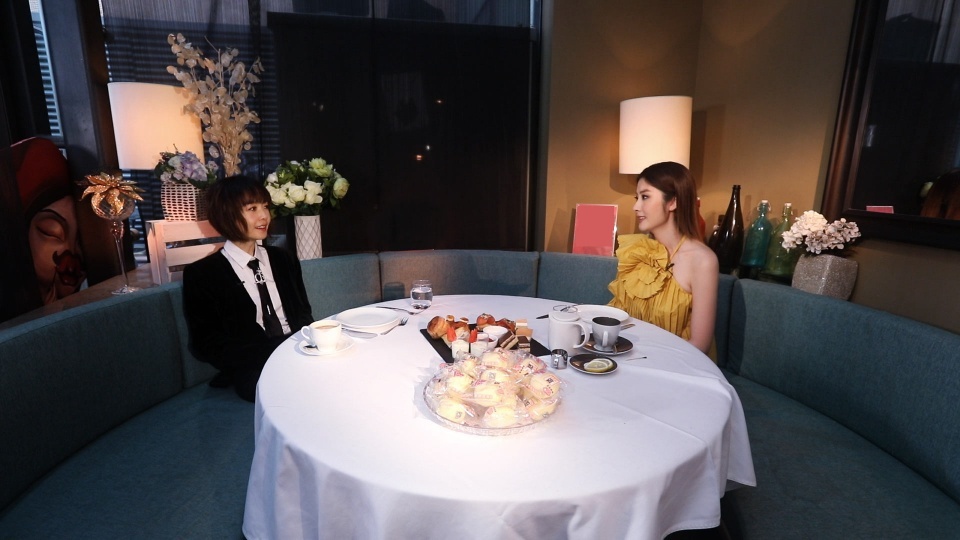 鲁豫有约一日行:陈慧琳俏皮录新歌 回顾过往坦