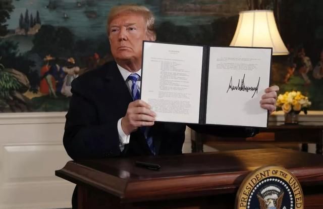 特朗普又要退群?刚上台开始演讲,一部手机飞来