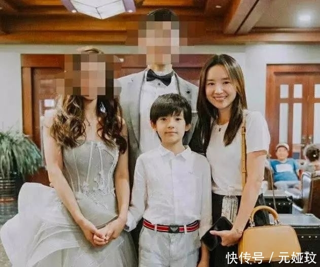 董洁10岁儿子顶顶罕见曝光,身高直逼妈妈,比爸爸潘粤明还帅! 董洁10岁儿子顶顶罕见曝光,身高直逼妈妈,比爸爸潘粤明还帅!