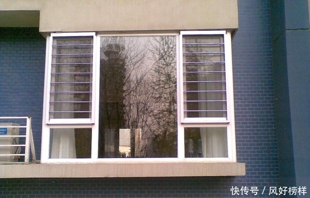 纱窗灰尘太厚,风都吹不进来?教你一招,不用拆卸也能清洗干净 申搏Sunbet官网娱乐