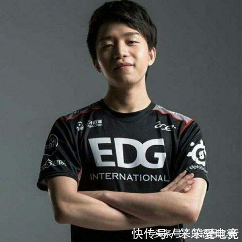 EDG野辅国服双排,队友问:谁是明凯?厂长神回复:wsnd!