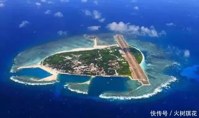 小清新的夏天就要到了~ 想不想飞去热带的岛屿游泳玩水 在水清沙幼的碧海蓝天中感受清凉 什么?嫌国外海岛太远? 今天推荐几个国内高性价比海岛~ 绝不输国外的美到极致的海岛! 东极岛 地理位置:浙江省舟山市 当一艘船沉入海底 当一个人成了谜 你不知道 他们为何离去 那声再见竟是他最后的一句 东极岛 大陆最东的尽头,是东极岛,真正的远方。 多少人因为《后会无期》这部电影了解东极岛 并且爱上了它.