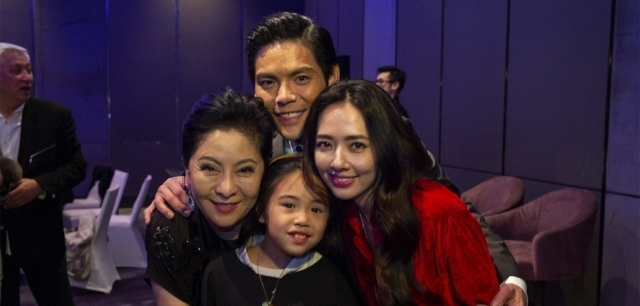 郭碧婷当众索吻向佐,看到这一幕,暗恋郭碧婷3