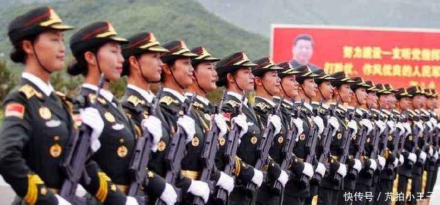 阅兵正在进行时,女兵突然想上厕所怎么办中国