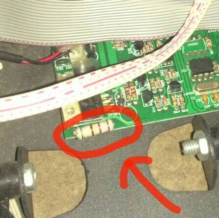 这电阻是不是坏了,一点阻值也没有?PCB板上的