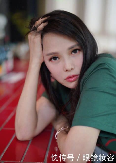 伊能静豁出去了!50岁一身少女上台,岁月哪了 申搏娱乐网站