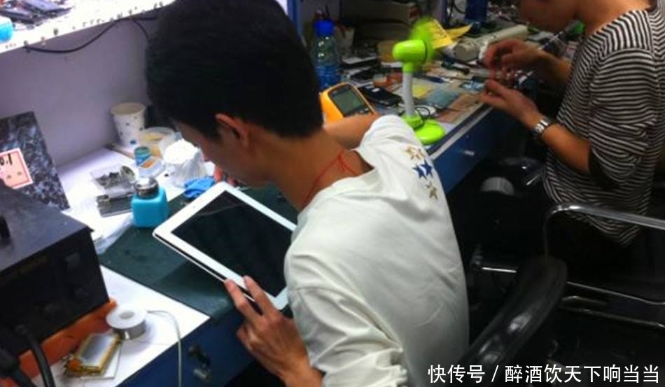 旧手机应该怎么处理?别再拿去换脸盆剪刀了,有