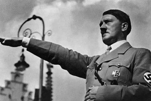 德国兵准备活埋小女孩,死前她问德兵一问题,不