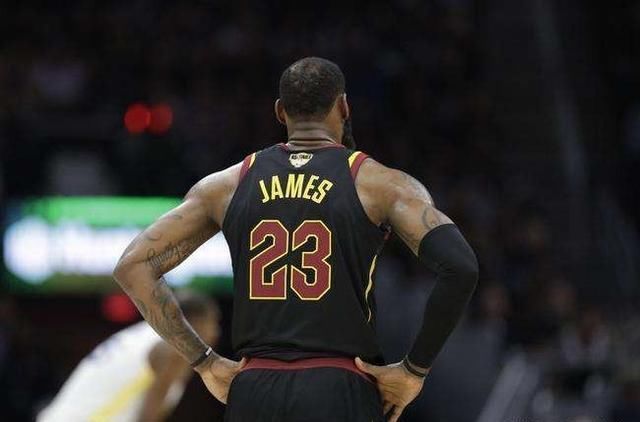 不止在一支NBA球队退役球衣,詹姆斯未来能做