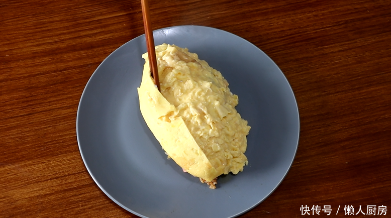 不用去日料店,教你自制网红蛋包饭,煎好流心蛋