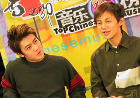 陈冠希直播暴怒呛女主持,被何炅喊错名字却一笑而过?