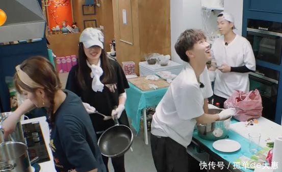 肉注意舒淇,水杯表情包许嵩电风扇脱口而出7个字,谁撞倒赵薇的图片