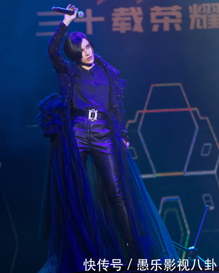 尚雯婕为了凹造型真是拼了,这是借了汪峰的皮