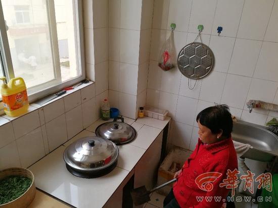 麟游一保障房配套不完善 住户烧柴做饭 镇政府回复