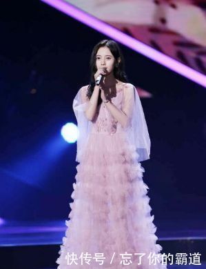 159鞠婧祎和173关晓彤同穿仙女裙,其实矮一点