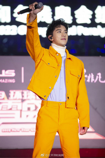 杨紫许魏洲关晓彤韩东君齐聚北京台春晚 网友