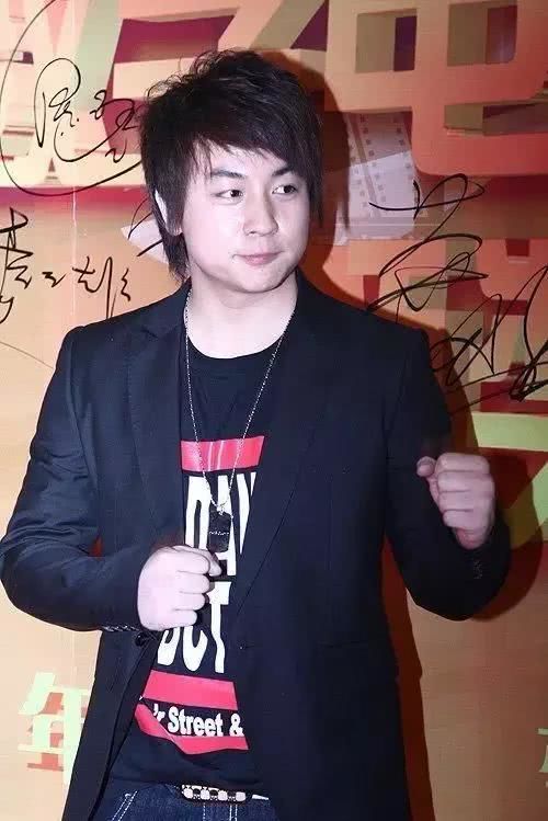 释小龙参加带娃综艺,当年被网友吐槽长残,如今