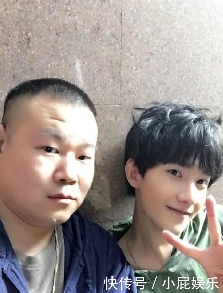 明星合影时的小动作:蔡徐坤踮脚,杨颖秀腿,吴彦