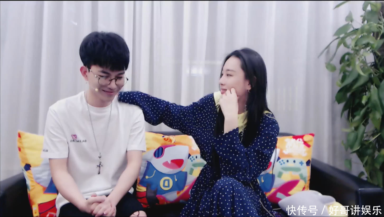 纯白斗鱼首秀终于露脸,张馨予为其揭掉面罩后