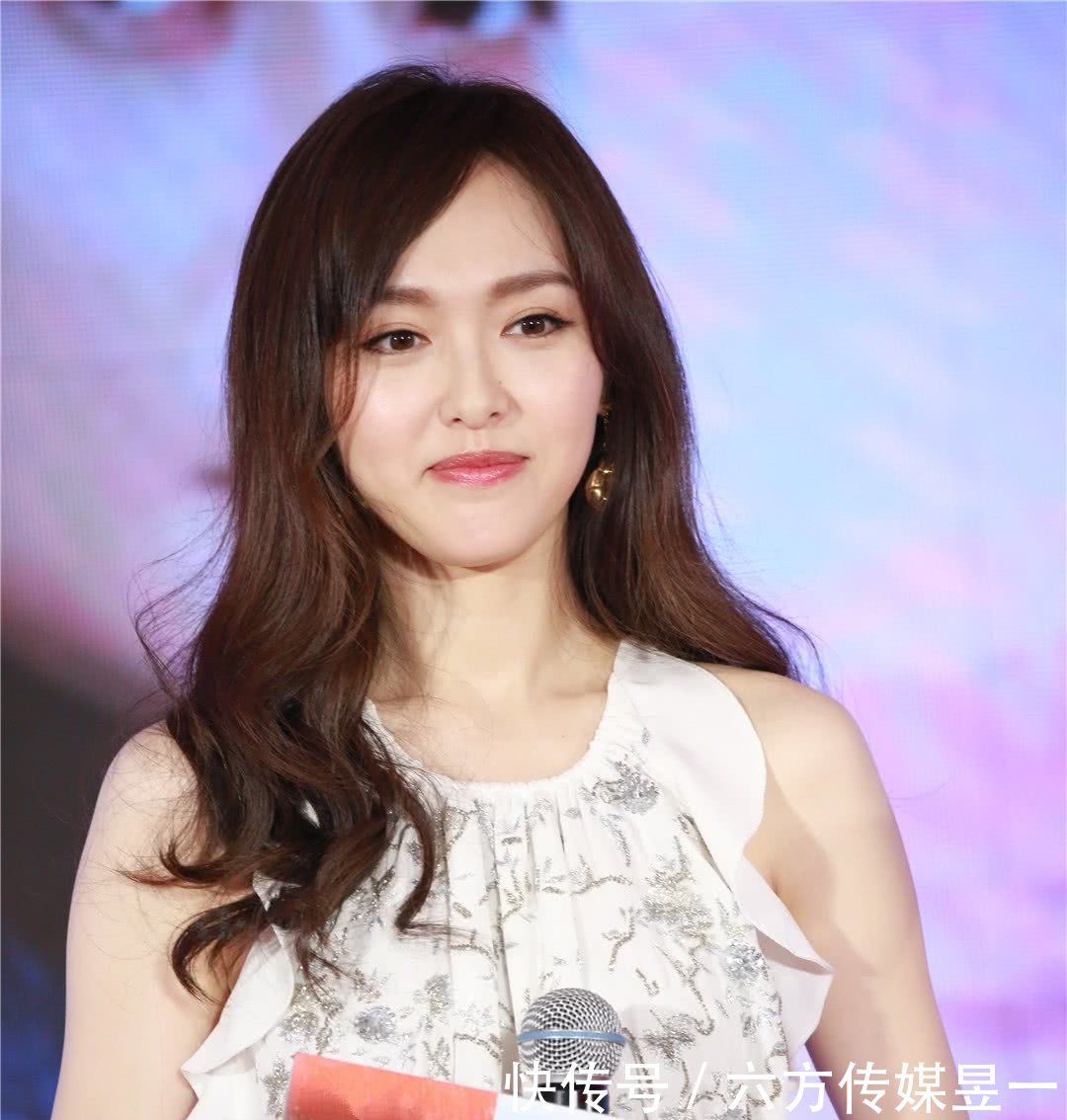 唐嫣和罗晋分手了两人再度同台深情对望力破不