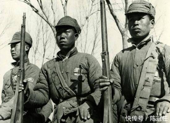 比狼牙山五壮士还壮烈,四人围在一起,拉响手榴弹!一人居然没死