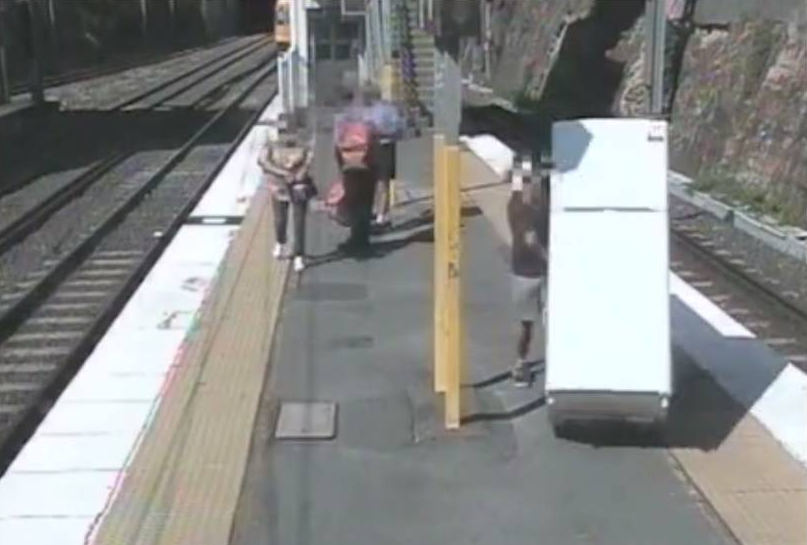 冰箱怎么搬运到楼上 t01a46434e57c573e42.png?size=807x545