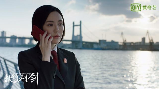 吕佳容华丽逆袭，《执行利剑》收视碾压暑期档！全方位收获好口碑