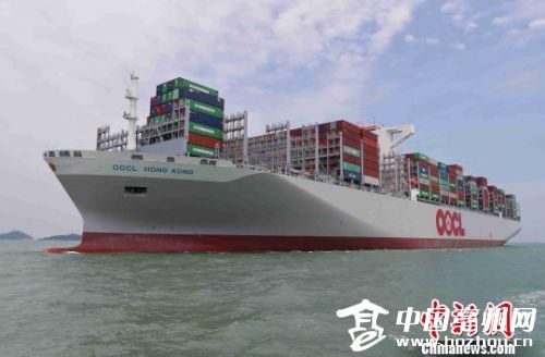 中国首个全自动化码头首迎世界最大集装箱船