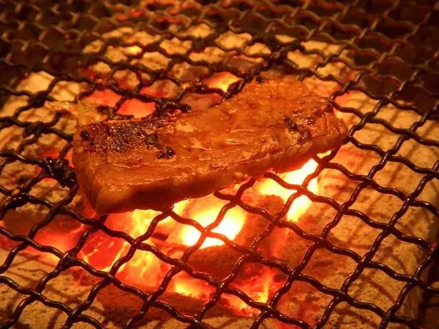 两块钱就能在日本吃烤肉自助?这家店不亏钱算