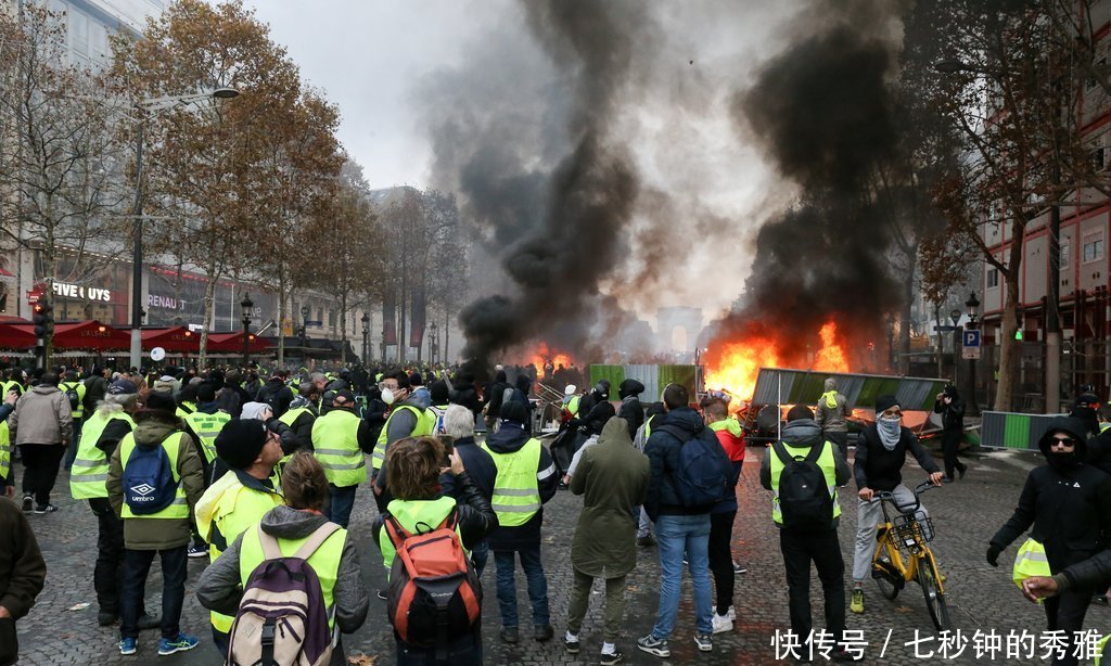 上千示威者抗议燃油税上涨引骚乱 巴黎香榭丽