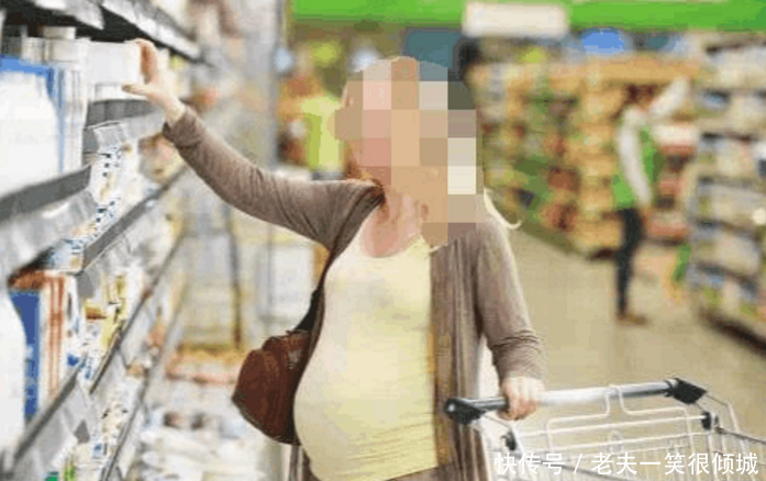 女子超市厕所产子, 超市老板为图吉利, 做法让人