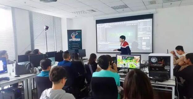 VR培训的春天 VR创客学院获世纪虹石VR基金200万融资