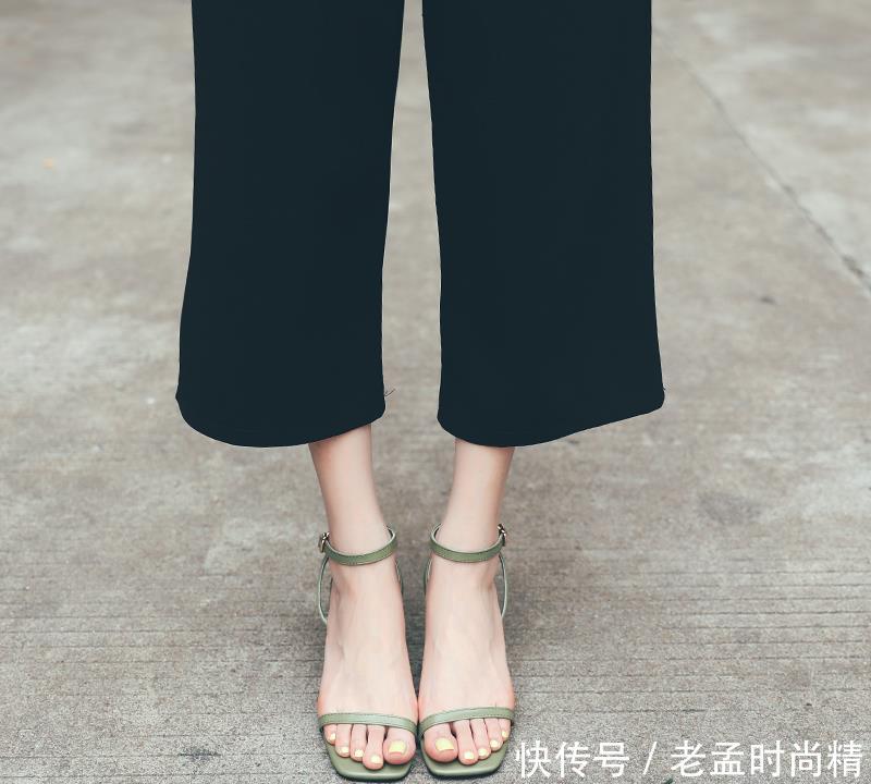 每年必火的一字凉鞋, 让你得体不失分寸 百乐宫官网