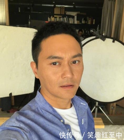 看张智霖阳光帅气的外表,再看他长满胡子的模