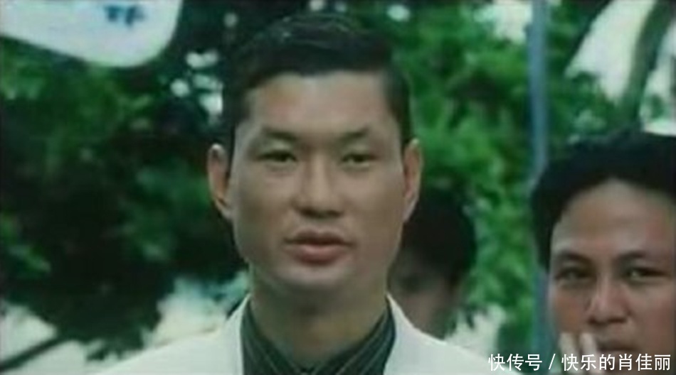 曾是世界拳王冠军,在戏里暴打李连杰,还一脚把