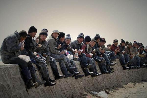 农民的辛酸:60多岁还要外出打工,什么时候才能真正“退休”?