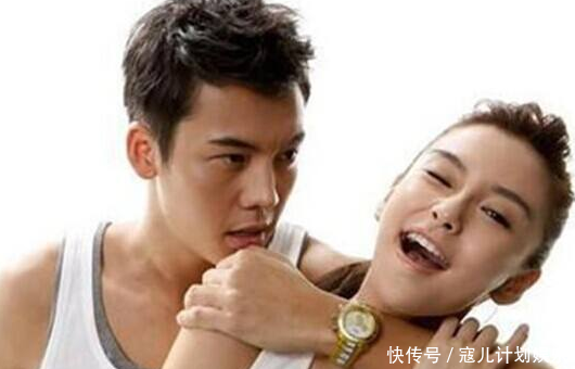 杨颖18岁在日本照片流出,画风清奇,网友:心疼晓