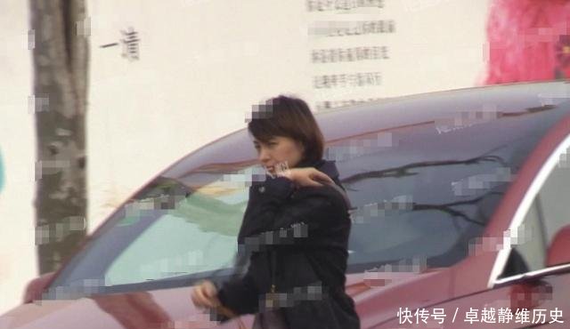 董卿儿子就读院校被扒,学费一年30万,为上海最
