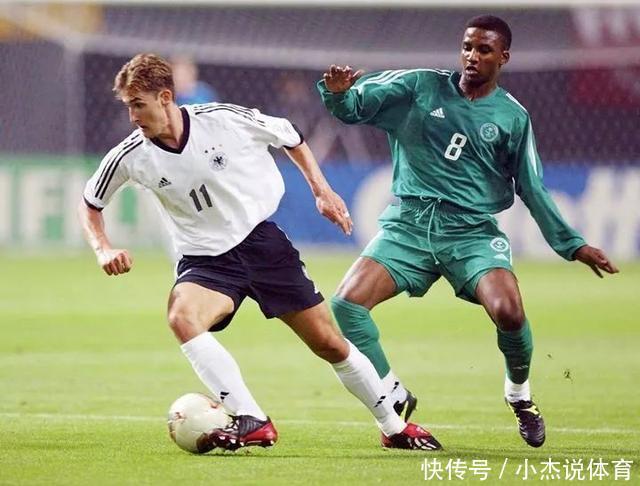 他用一记前空翻翻开了世界杯的进球纪录 也翻