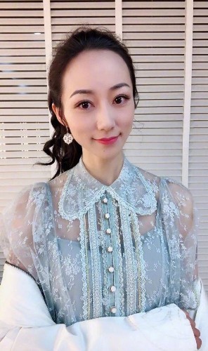 韩雪厉害了!清凉短裤露长腿超减龄,脸上竟没有