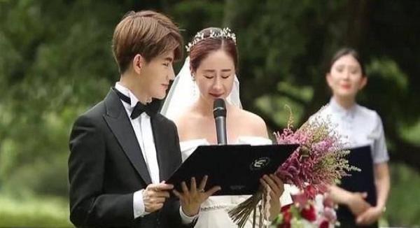 42岁韩国女星嫁给24岁中国富二代,羡慕之余变
