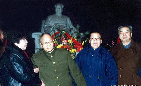 他是毛主席逝世时唯一的儿子,一生没享受任何特权,毛主席临终一