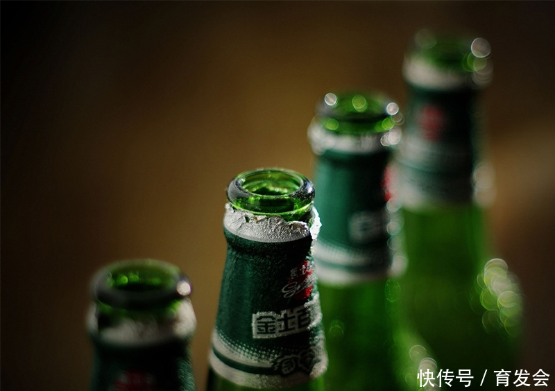 用啤酒洗头有好处有坏处,正确使用可扬长避短