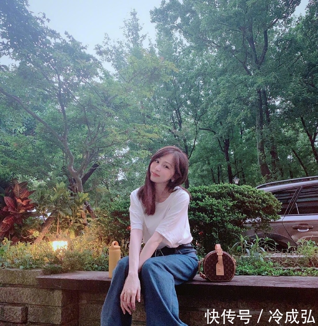 “甜心教主”王心凌出游照,白T+阔腿裤太减龄,36岁气质更少女 新葡京真人游戏