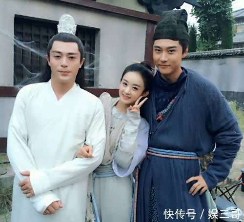 37岁张丹峰一家近照,继子越来越像他,女儿长相